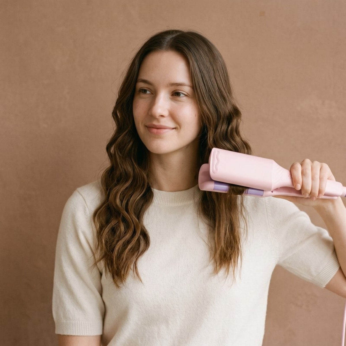 Model using the Wave Triple Barrel Hair Waver