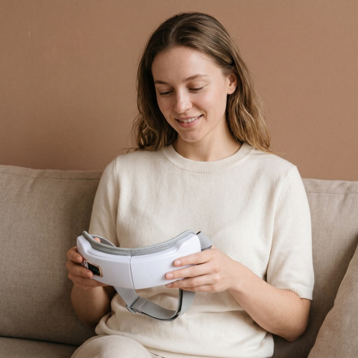 Model using the Rest Air Pressure Eye Massager
